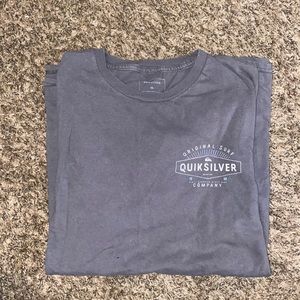Quicksilver t-shirt 🏄‍♂️✨ great condition, comfy, smoke free home!